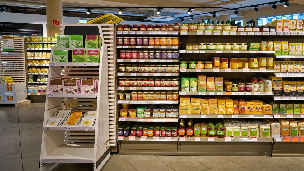 Retail 2023 09 Floor Display At Grocery Store